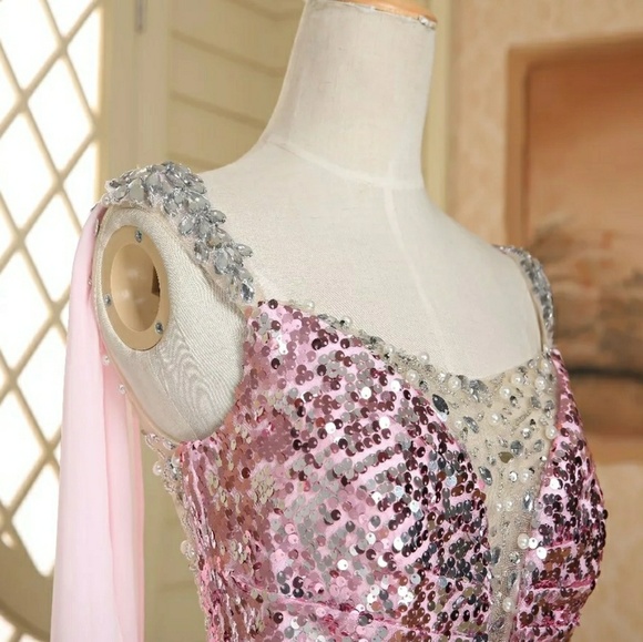 LONG GORGEOUS SEQUINED EVENING GOWN - Picture 5 of 6